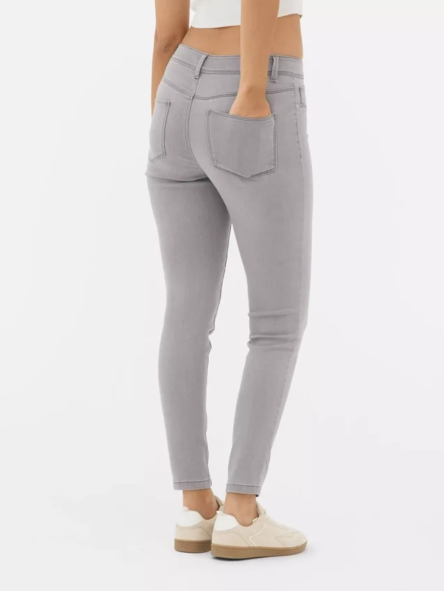 Essential-malliset keskikorkeat skinny-farkut | tavallinen