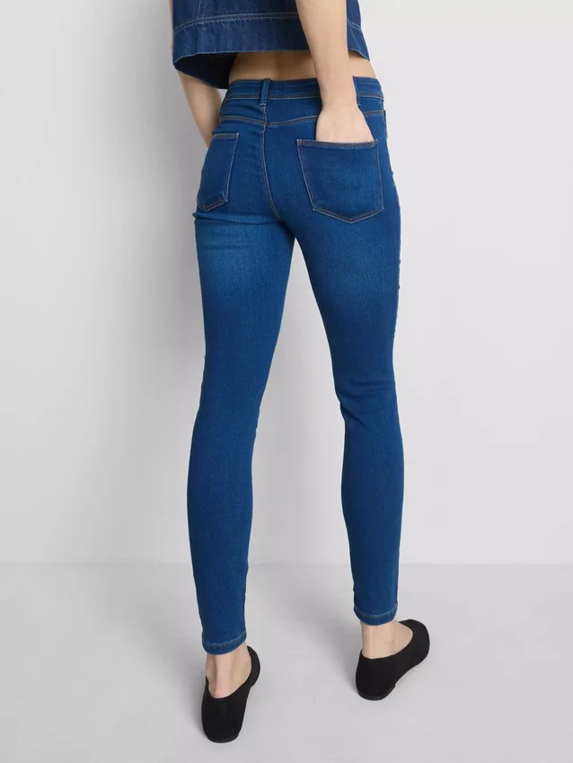 Essential-malliset keskikorkeat skinny-farkut | tavallinen