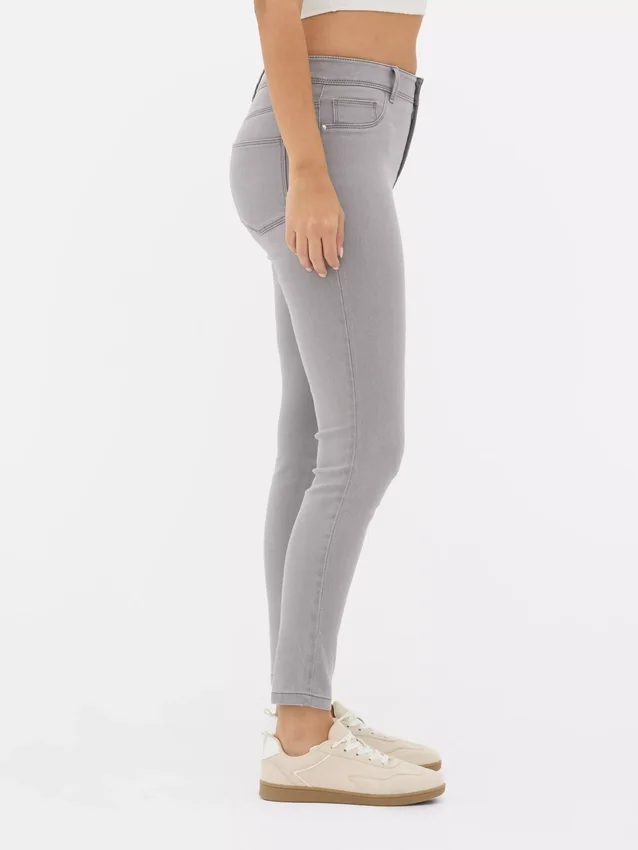 Essential-malliset keskikorkeat skinny-farkut | tavallinen