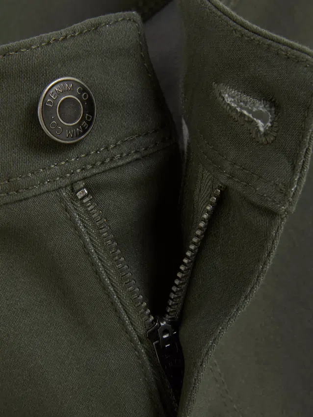 Essential-malliset keskikorkeat skinny-farkut | tavallinen