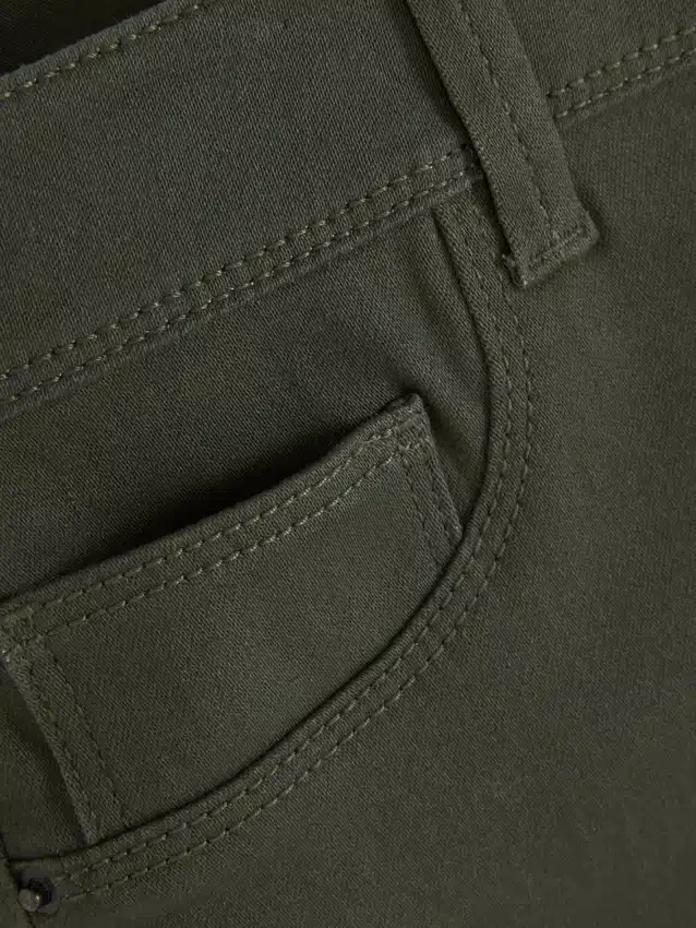 Essential-malliset keskikorkeat skinny-farkut | tavallinen