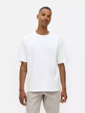 Essential-T-paita