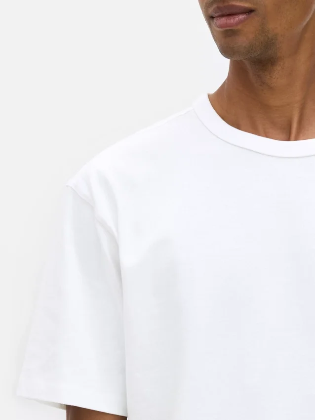 Essential-T-paita