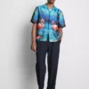 Flamingokuvioinen lyhythihainen kauluspaiti