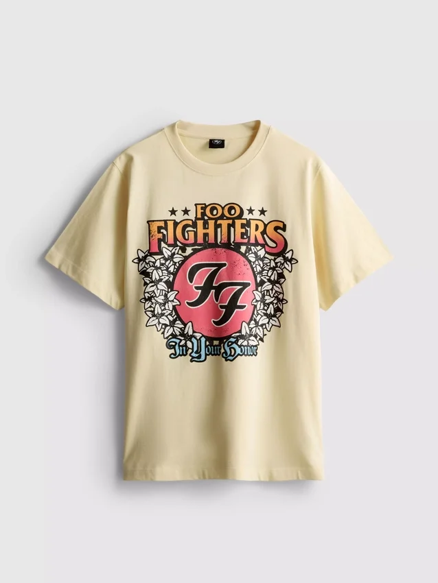 Foo Fighters -grafiikalla varustettu albumipaita