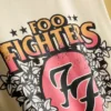 Foo Fighters -grafiikalla varustettu albumipaita
