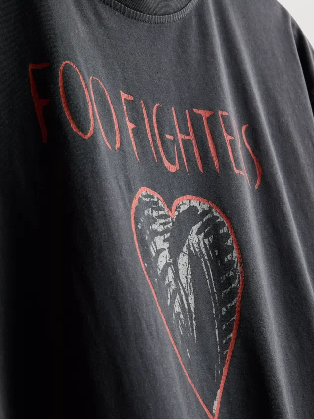 Foo Fighters -grafiikkat-kauluspaita