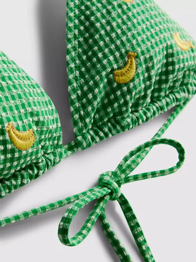 Gingham-kuvioinen banaanikuvioinen kolmiomallinen bikiniliivi