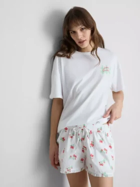 Graafinen pyjaman yläosa