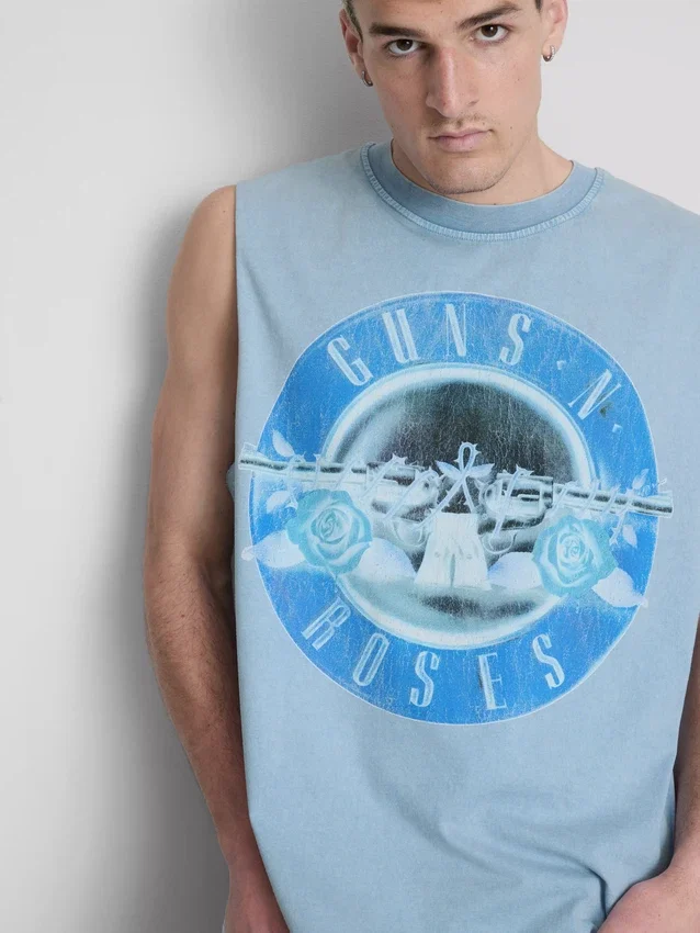 Guns N' Roses -grafiikalla varustettu tankkitoppi