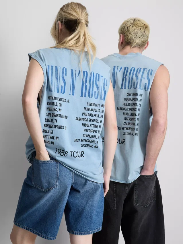 Guns N' Roses -grafiikalla varustettu tankkitoppi
