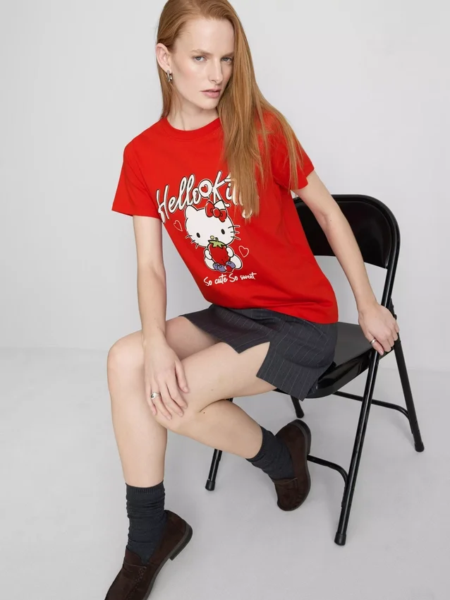 Hello Kitty -puuvillainen rento mansikka-T-paita
