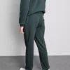 Hihalliset verryttelyhousut