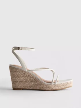 Hihnalliset espadrillat kiilakorkoisina