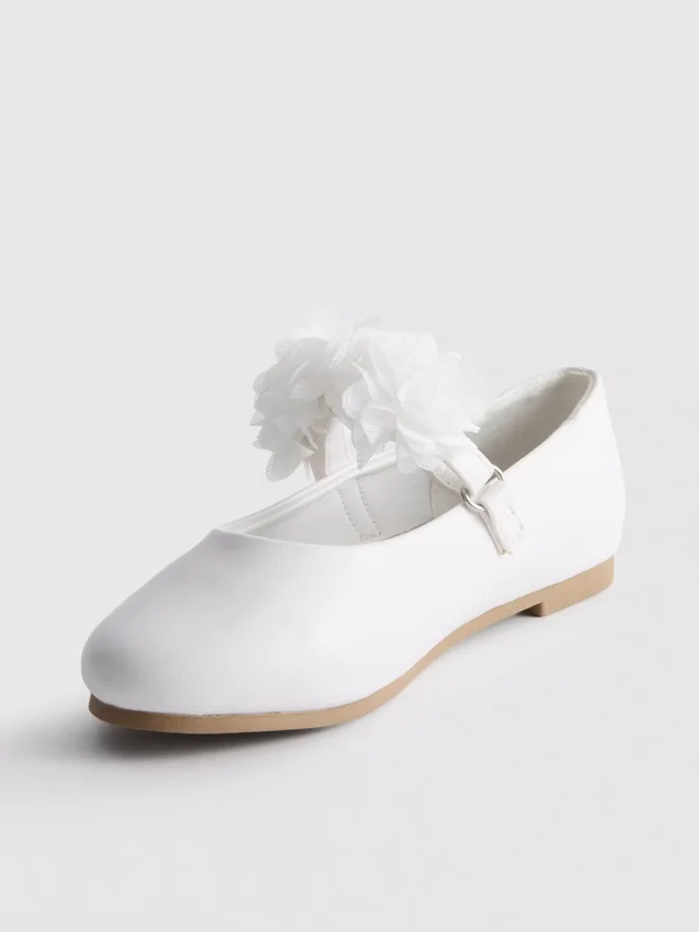 Juhlavat ballerinat kengät