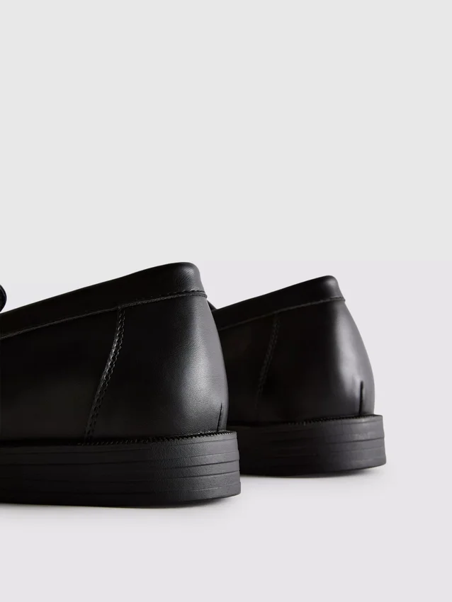 Juhlavat loaferit