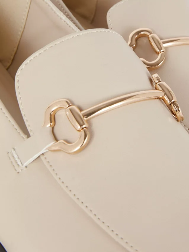 Juhlavat loaferit