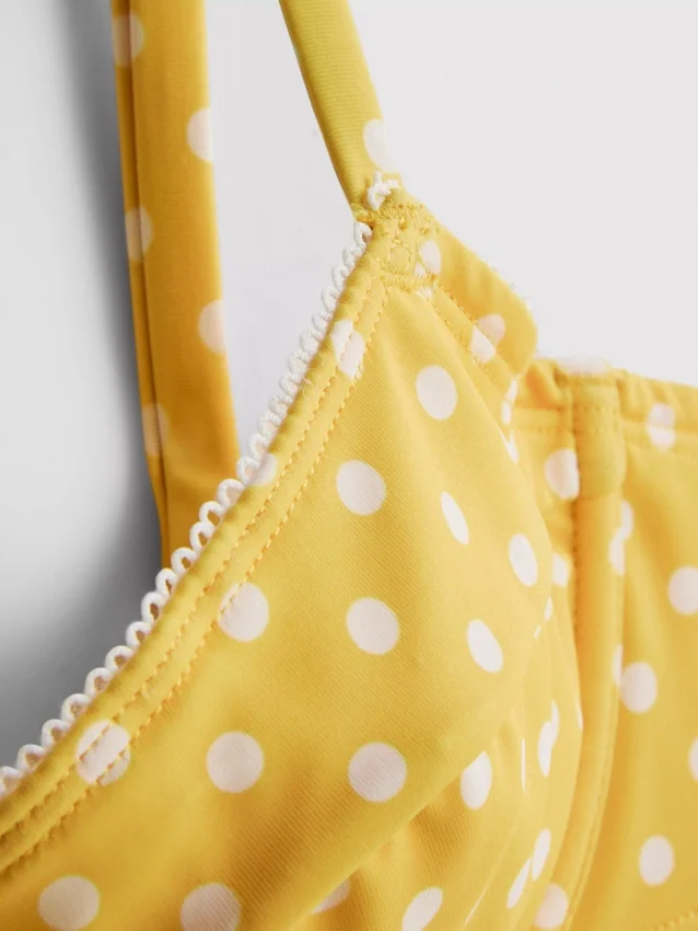 Kaarituellinen, sydänkaula-aukkoinen, pilkullinen bikiniliivi