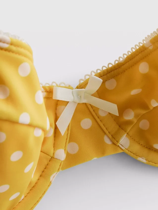 Kaarituellinen, sydänkaula-aukkoinen, pilkullinen bikiniliivi