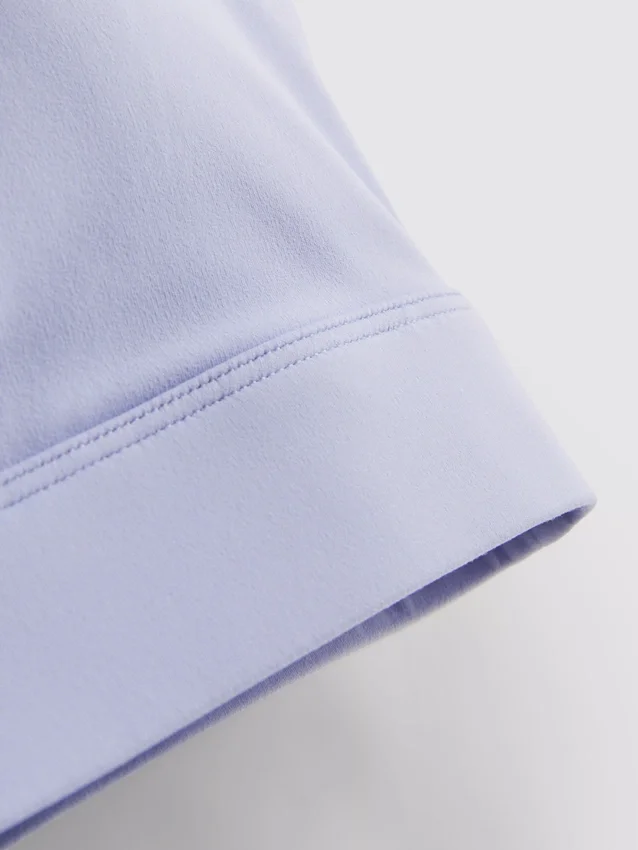 Kaksikerroksinen urheilullinen crop-toppi