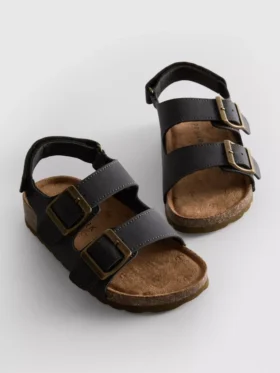 Kaksinkertaisella soljella varustetut slingback-sandaalit