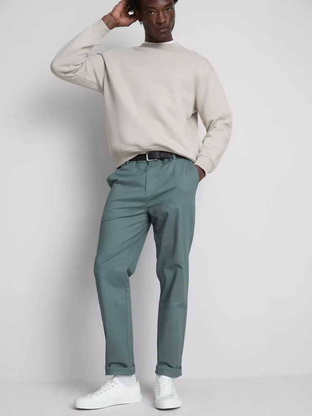 Kapeat chino-housut