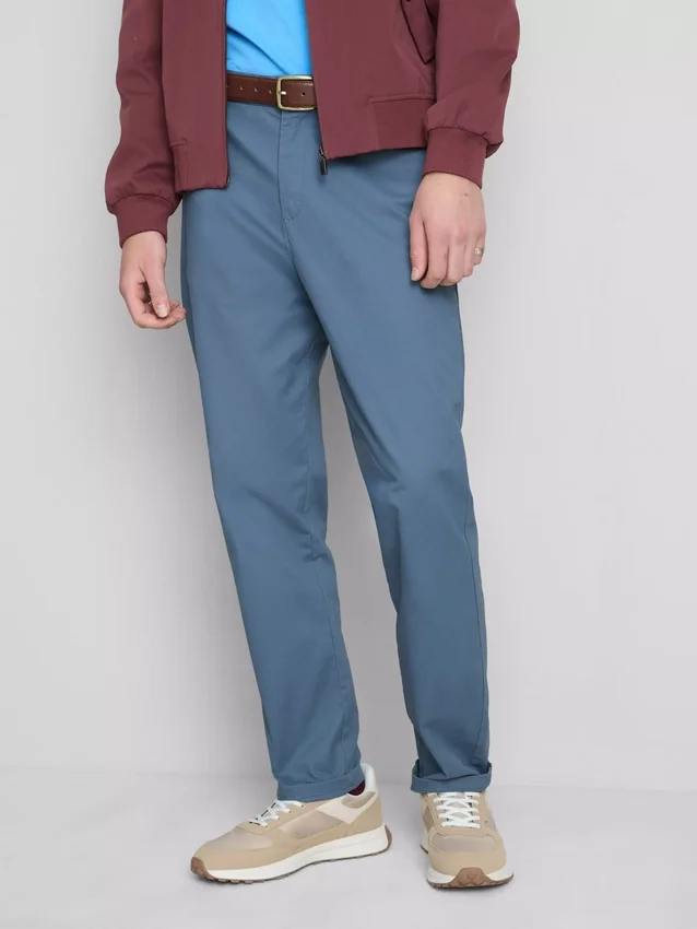 Kapeat chino-housut