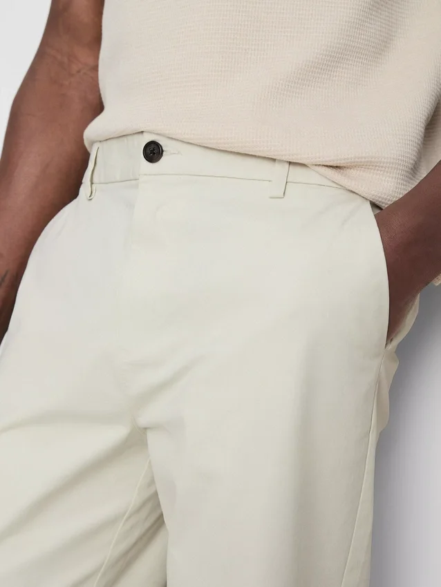 Kapeat chino-housut