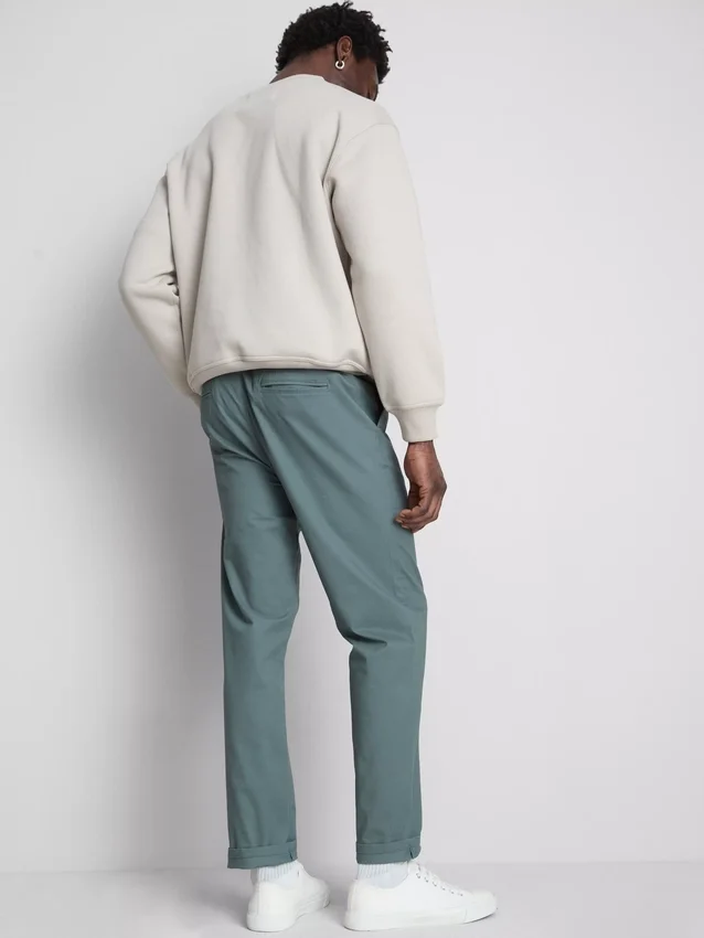 Kapeat chino-housut