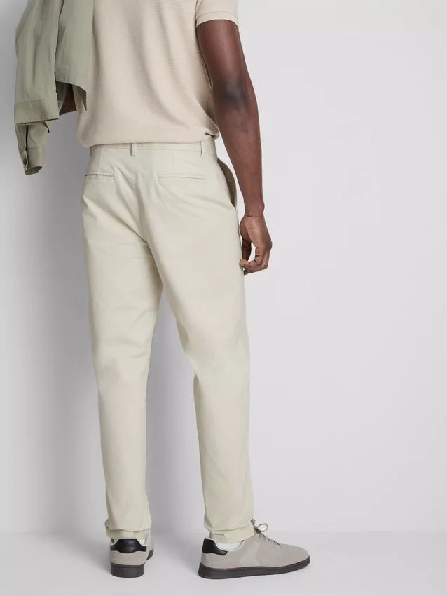 Kapeat chino-housut