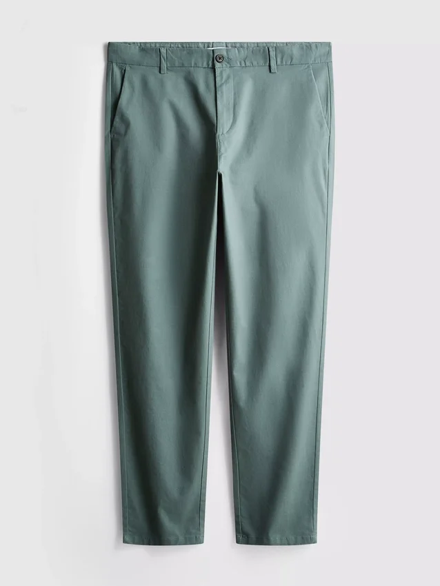 Kapeat chino-housut