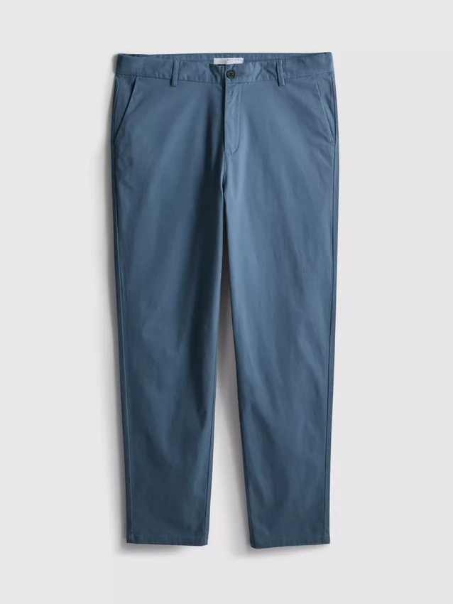 Kapeat chino-housut