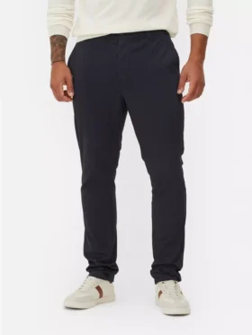 Kapeat joustavat chino-housut