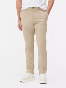 Kapeat joustavat chino-housut