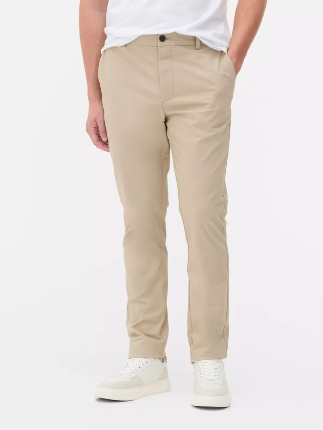 Kapeat joustavat chino-housut