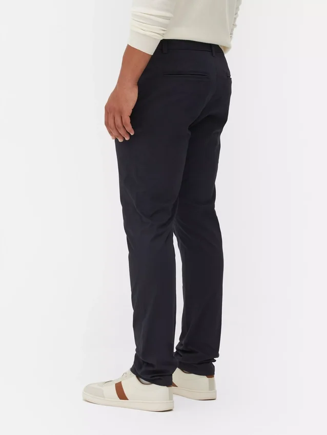 Kapeat joustavat chino-housut