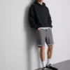 Keskikorkeat, kapeat denimshortsit