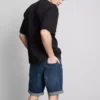 Keskikorkeat, kapeat denimshortsit