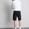 Keskikorkeat, kapeat denimshortsit