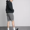 Keskikorkeat, kapeat denimshortsit