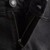 Keskikorkeat, kapeat denimshortsit