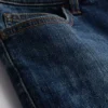 Keskikorkeat, kapeat denimshortsit
