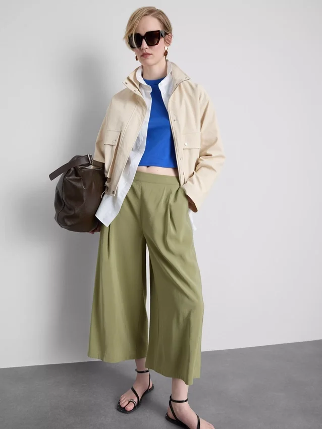 Keskikorkeat, leveälahkeiset culotte-housut
