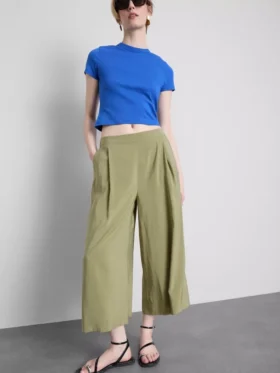 Keskikorkeat, leveälahkeiset culotte-housut