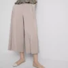 Keskikorkeat, leveälahkeiset culotte-housut