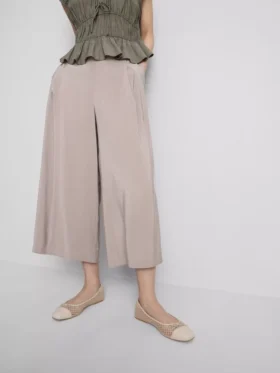 Keskikorkeat, leveälahkeiset culotte-housut