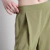 Keskikorkeat, leveälahkeiset culotte-housut