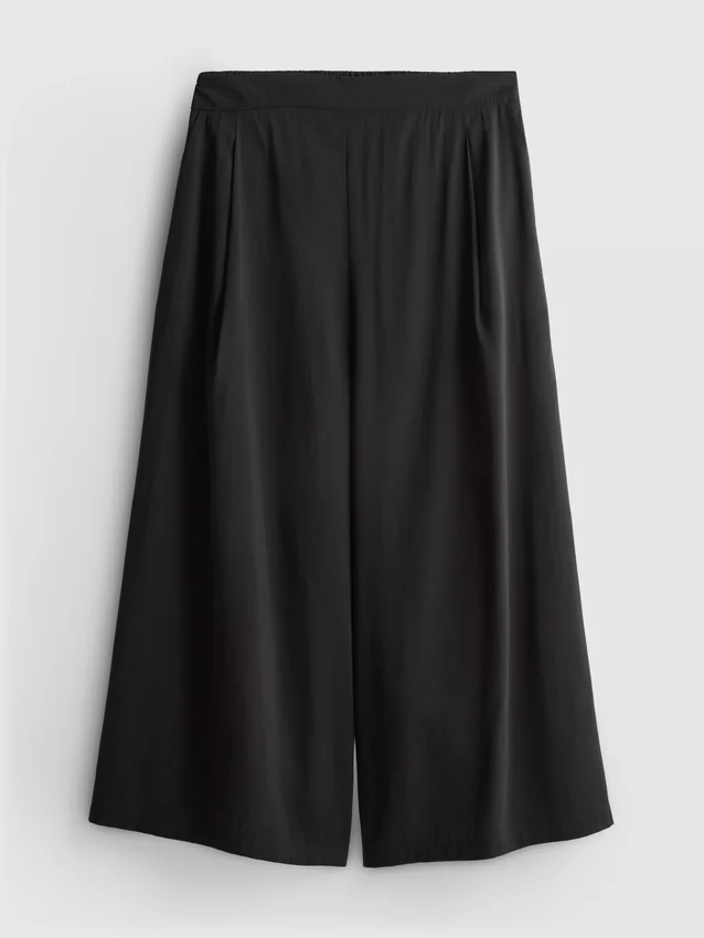 Keskikorkeat, leveälahkeiset culotte-housut