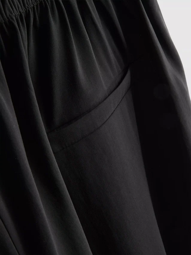 Keskikorkeat, leveälahkeiset culotte-housut