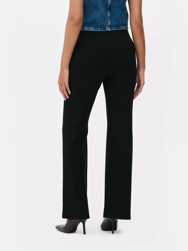 Keskikorkeat ponte-materiaaliset levenevät leggingsit